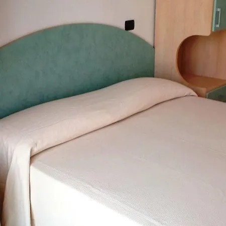 特罗卡德罗酒店 2*