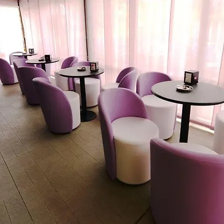 Trocadero 2*