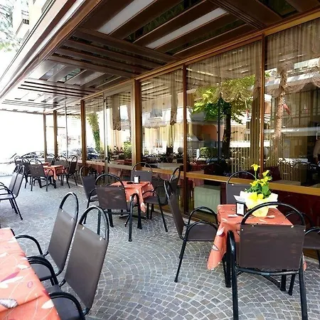 Hotel Trocadero 2*