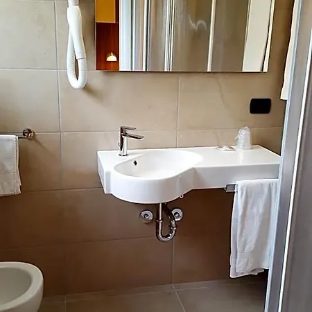 Hotel Trocadero 2*