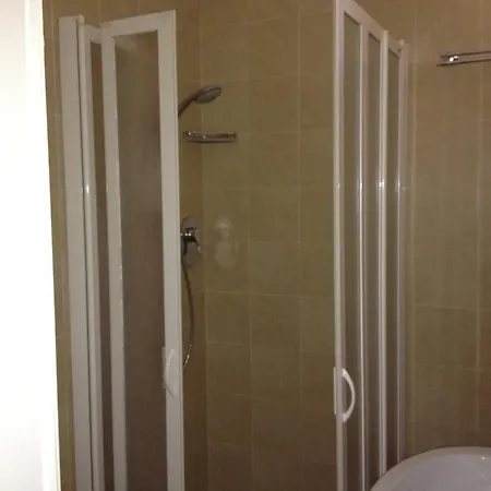 Trocadero Hotel 2*